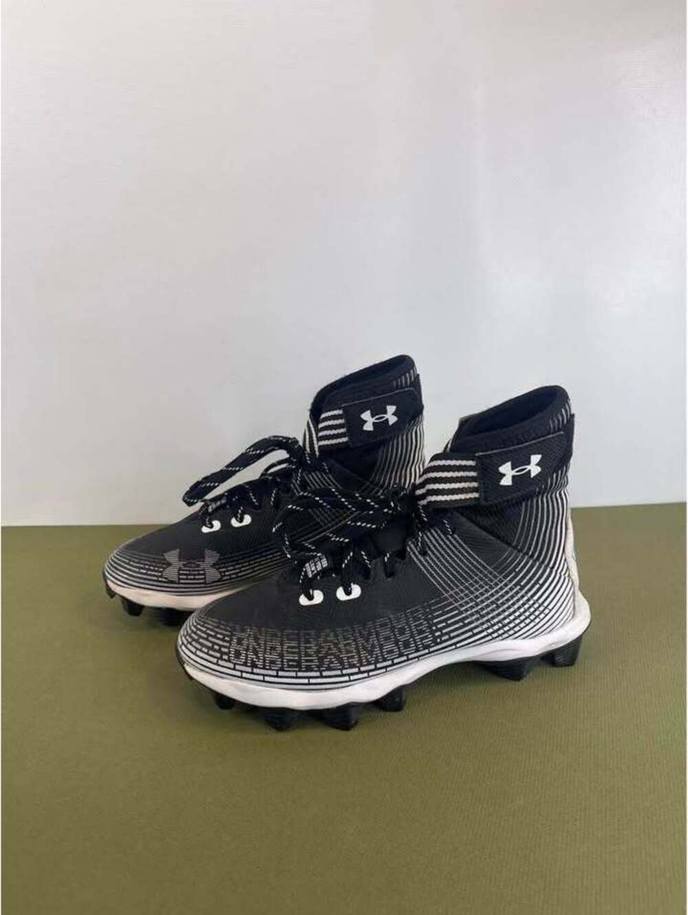 Under Armour Highlight RM Jr Youth Football Cleats Black White 4Y
